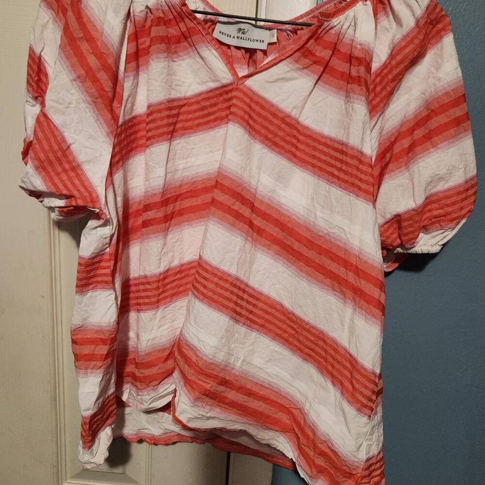 Never a Wallflower white and red striped blouse with puffy sleeves soft clean